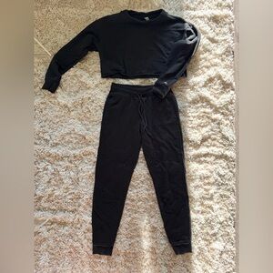 Alo Yoga sweatsuit